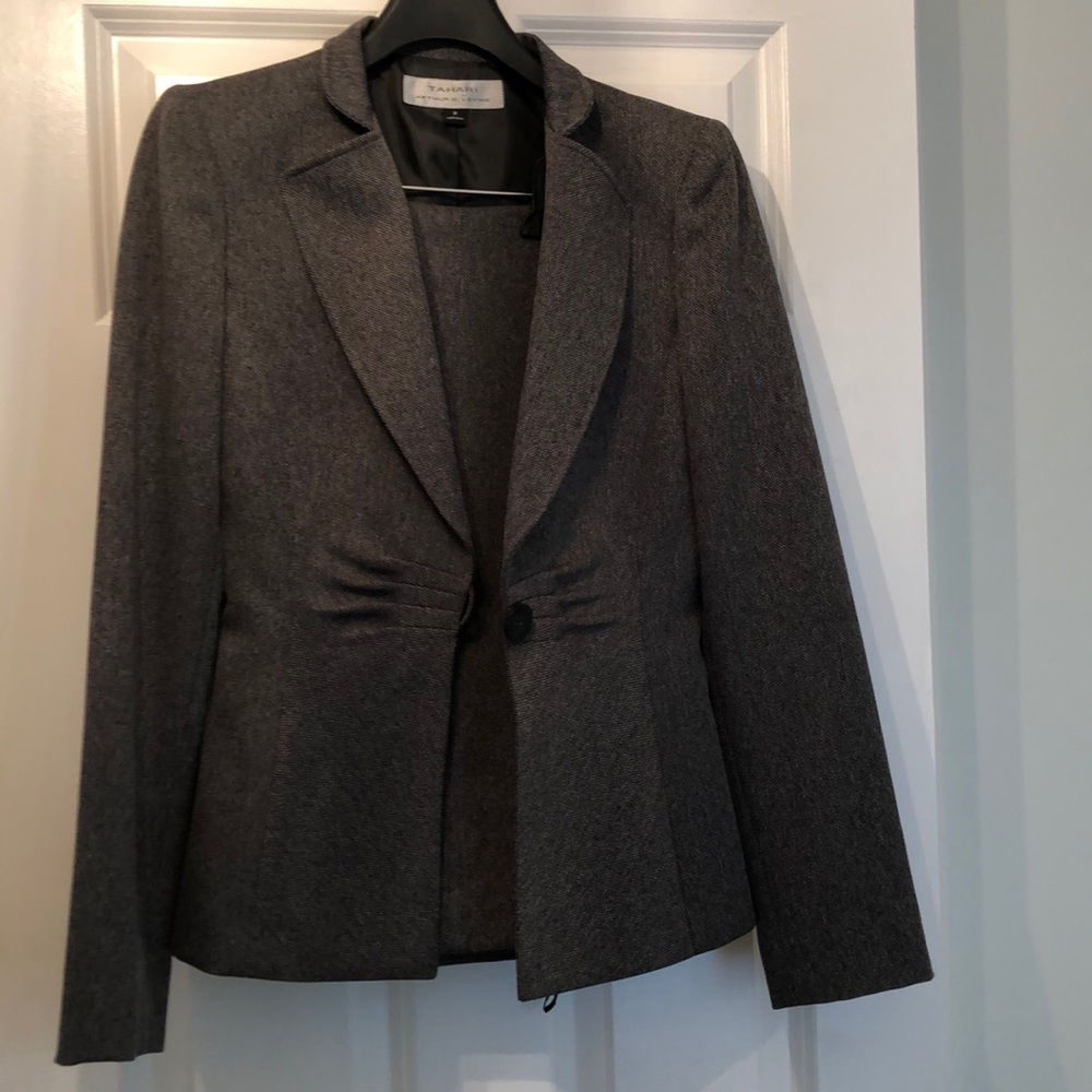 Tahari grey and black tweed pants suit sz 2